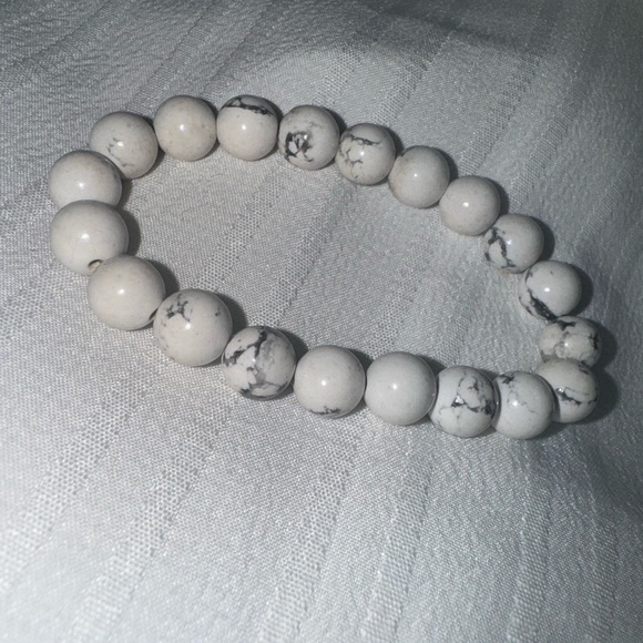 Howlite bracelet - Picture 1 of 3